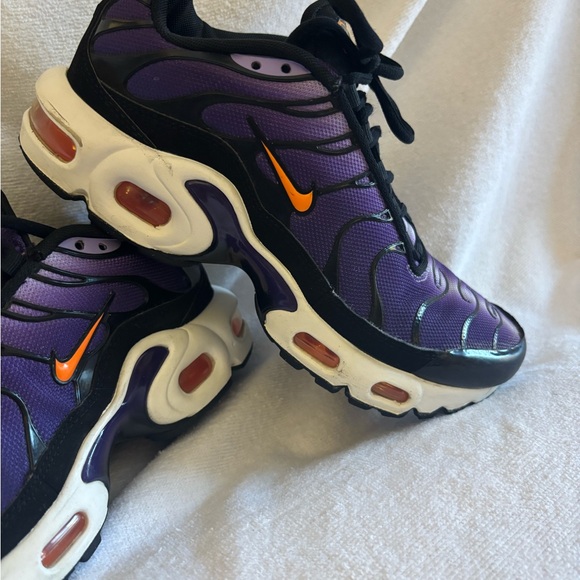 Women’s Nike tennis shoes - Picture 2 of 4